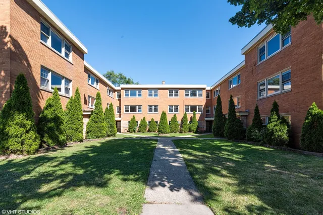 $1,975 | 6527 North Seeley Avenue, Unit 1W, Chicago, IL 60645