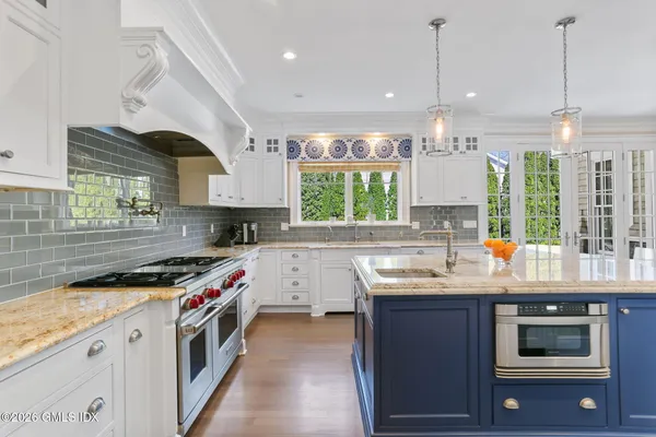 $5,995,000 | 1 Bramble Lane, Riverside, CT 06878