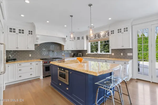 $5,995,000 | 1 Bramble Lane, Riverside, CT 06878