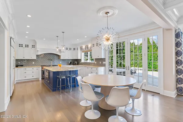 $5,995,000 | 1 Bramble Lane, Riverside, CT 06878