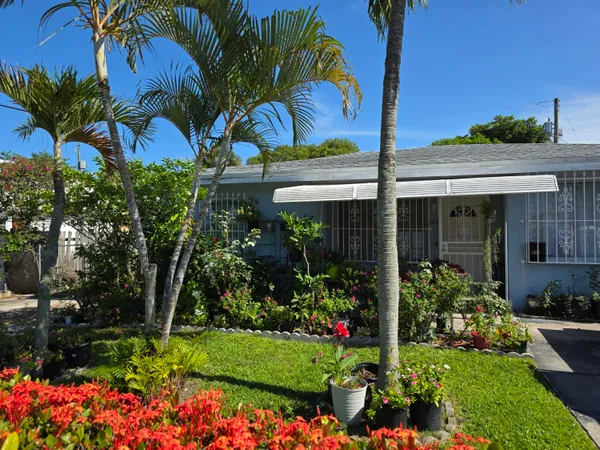 $499,900 | 528 49th Street, West Palm Beach, FL 33407