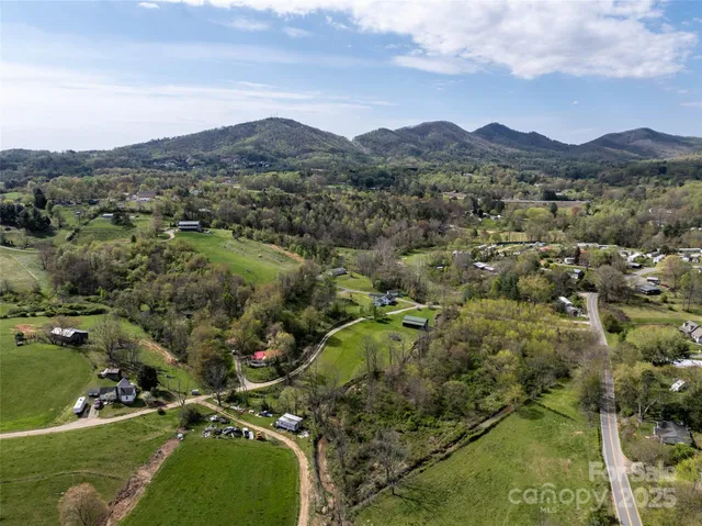 $900,000 | 20 Toby Drive, Asheville, NC 28806