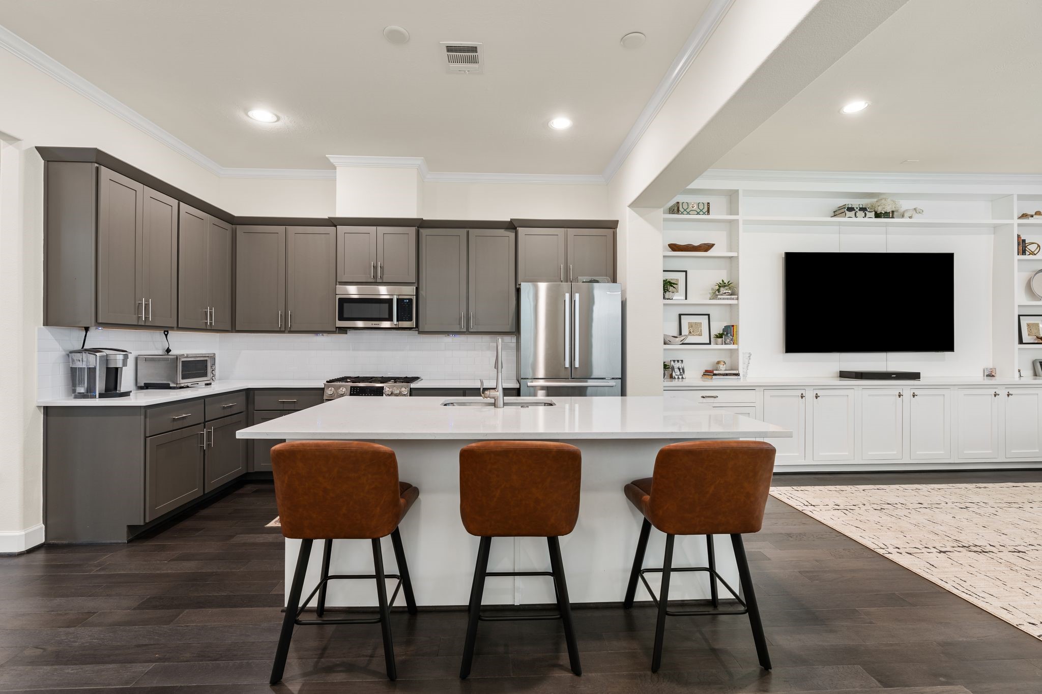 5230 Darling Street Houston, TX 77007 - Photo 6 of 34 The kitchen boasts quartz counters and Bosch stainless steel appliances.