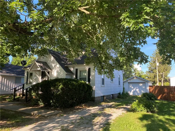 $89,900 | 1606 10th Street, Charleston, IL 61920
