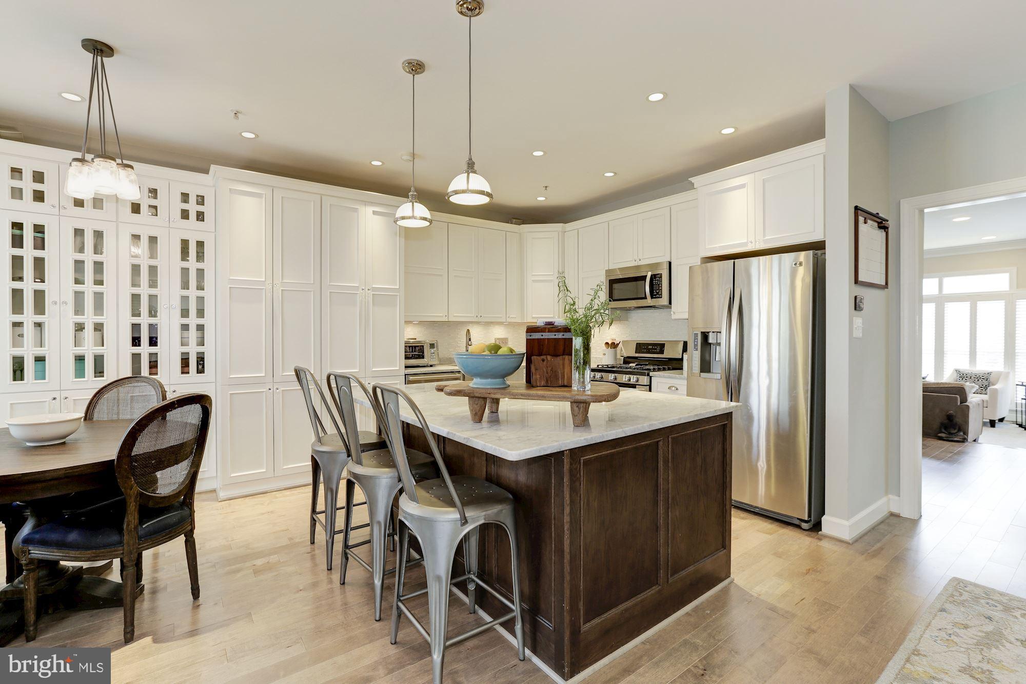 8532 Bells Ridge Terrace Potomac, MD 20854 - Photo 13 of 32 Main Level - Eat-in Kitchen