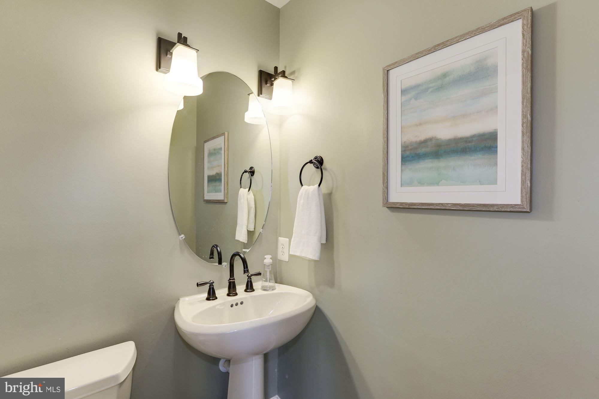 8532 Bells Ridge Terrace Potomac, MD 20854 - Photo 17 of 32 Main Level - Powder Room