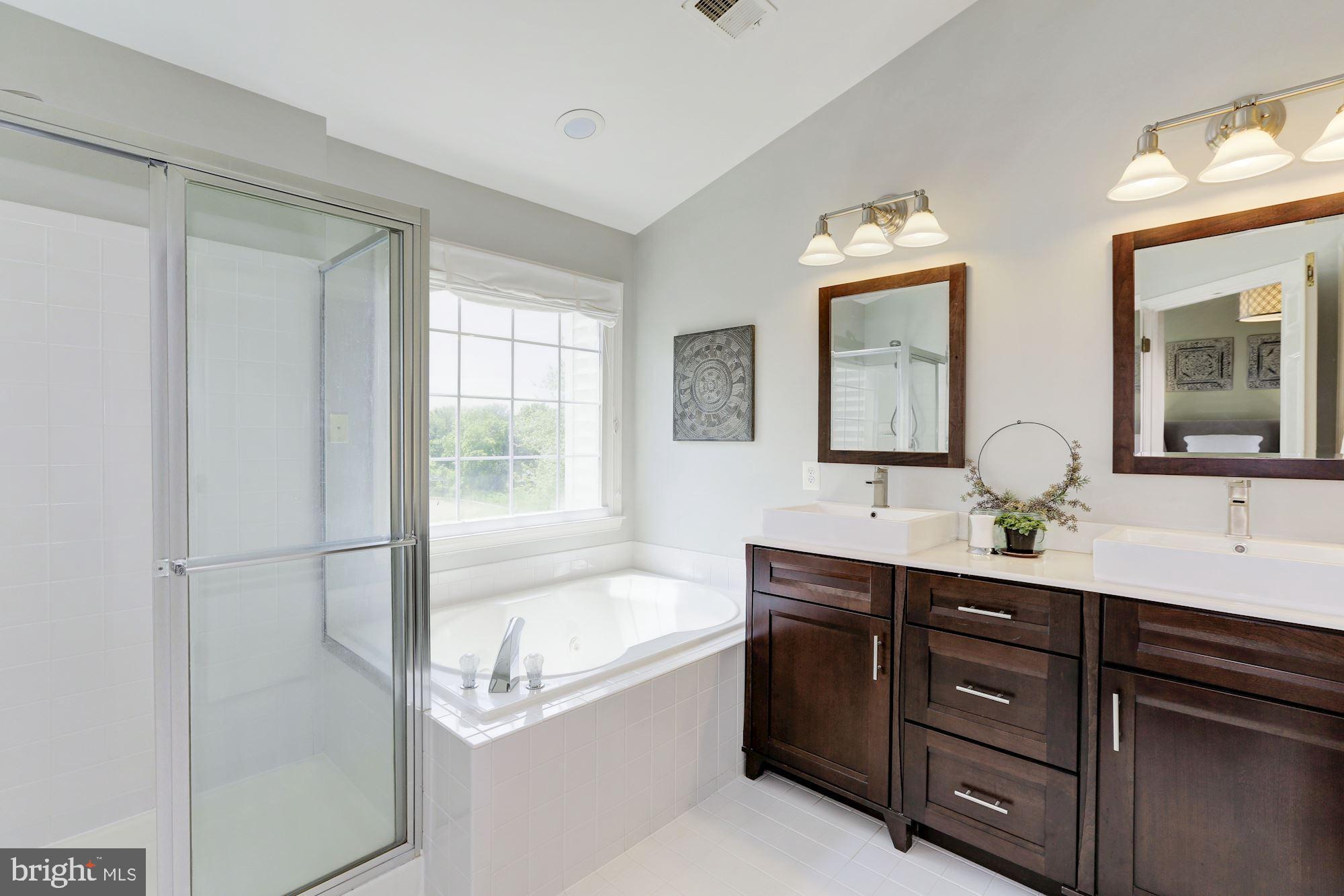 8532 Bells Ridge Terrace Potomac, MD 20854 - Photo 20 of 32 Upper Level - Master Bath