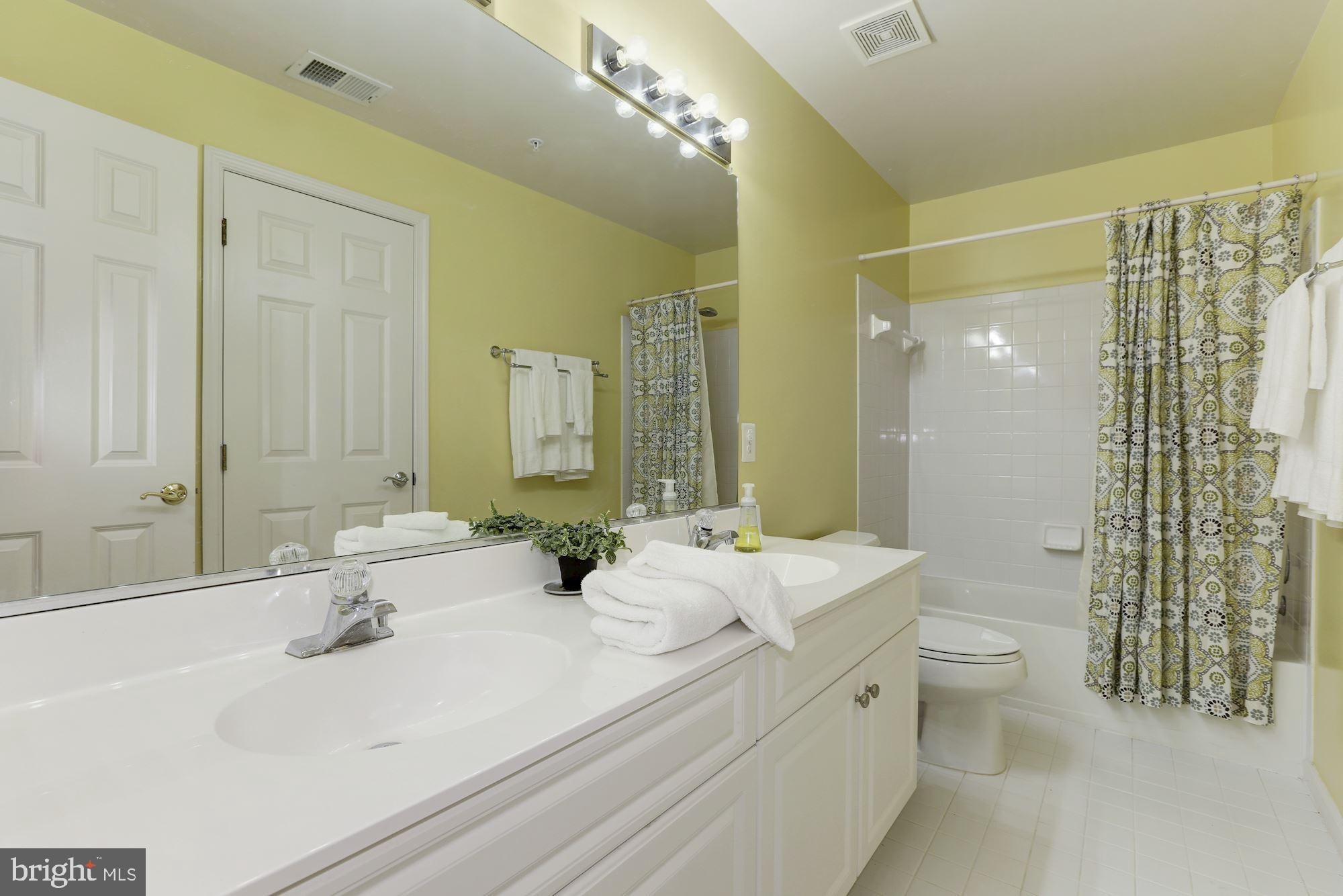 8532 Bells Ridge Terrace Potomac, MD 20854 - Photo 23 of 32 Upper Level - Full Bath