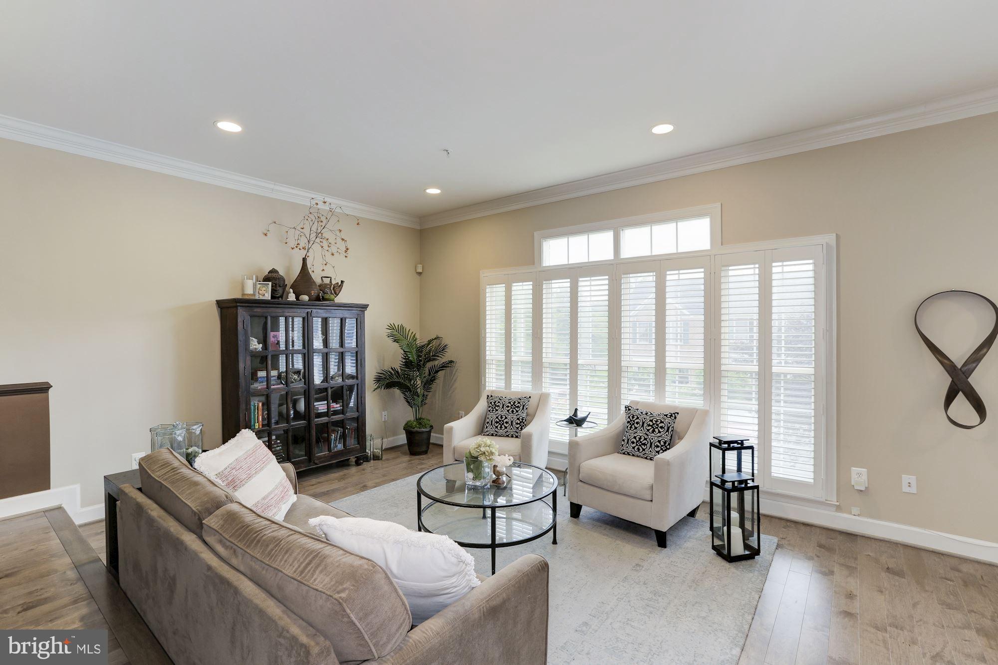 8532 Bells Ridge Terrace Potomac, MD 20854 - Photo 4 of 32 Main Level - Living Room