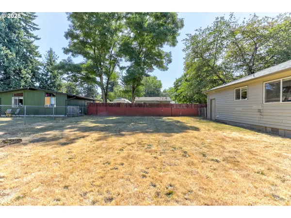 a view of a house with a backyard