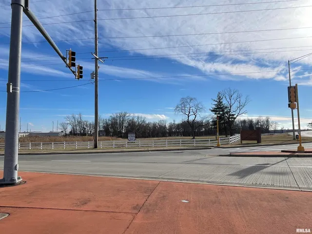 $675,000 | 2103 The Hill Avenue, Marion, IL 62959