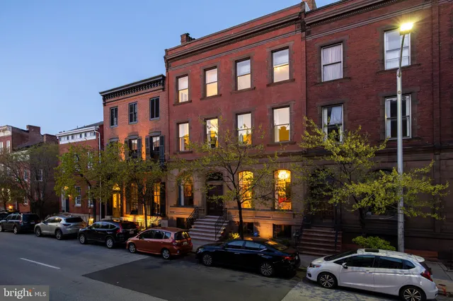 a car parked in front of a building