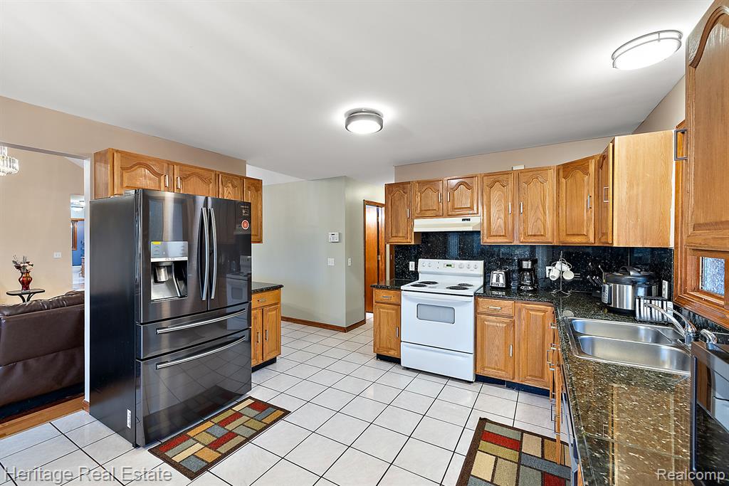 2926 Alexander Street Rochester Hills, MI 48309 - Photo 8 of 34