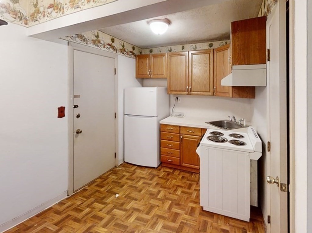 25-2 Arlington Road, Unit 2 Woburn, MA 01801 - Photo 6 of 17 Gallery Image 6