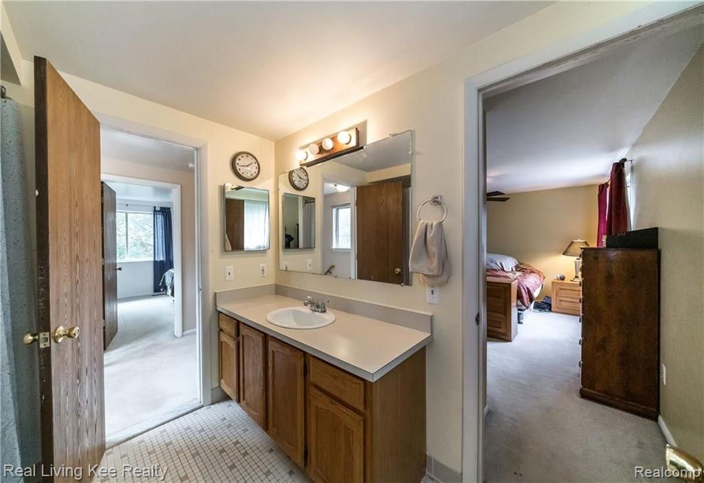 1642 Dancer Drive Rochester Hills, MI 48307 - Photo 18 of 35