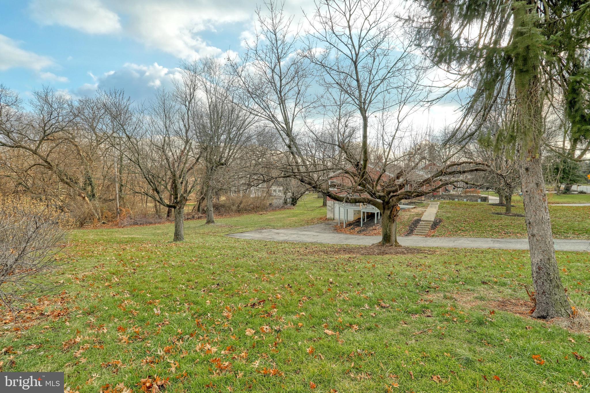 414 Beaumont Road York, PA 17403 - Photo 4 of 35