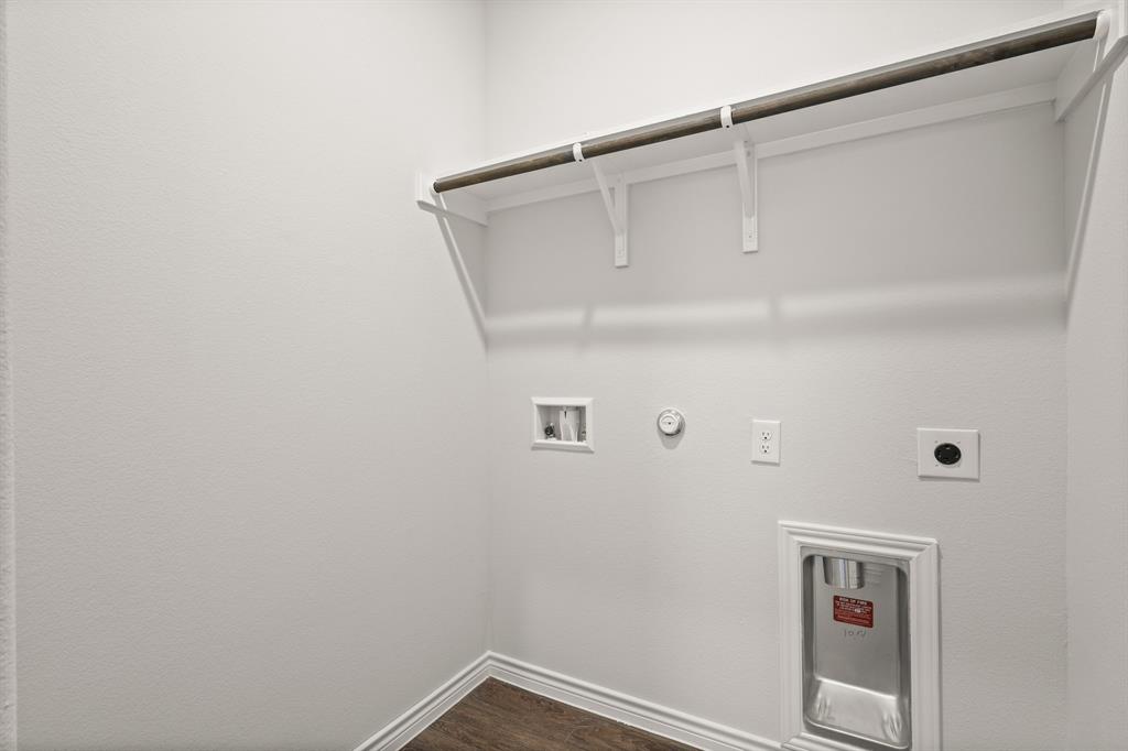 1510 Romans Road Ennis, TX 75119 - Photo 8 of 22 a view of an empty room