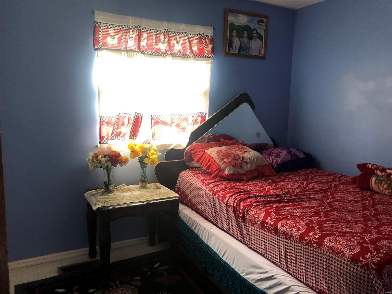 8208 Morgan Ford Road St. Louis, MO 63123 - Photo 7 of 18