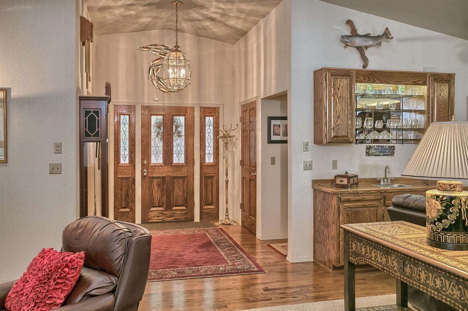 9871 Upper Applegate Road Jacksonville, OR 97530 - Photo 5 of 33 Beautiful Front Entry