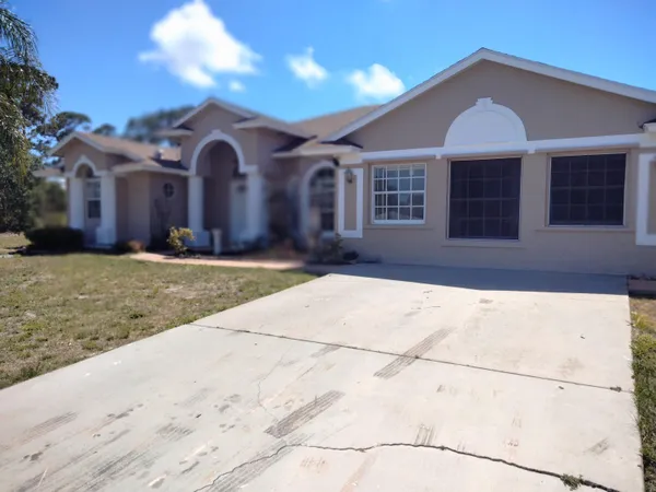 $3,500 | 312 Southwest Buzby Court, Port St. Lucie, FL 34953