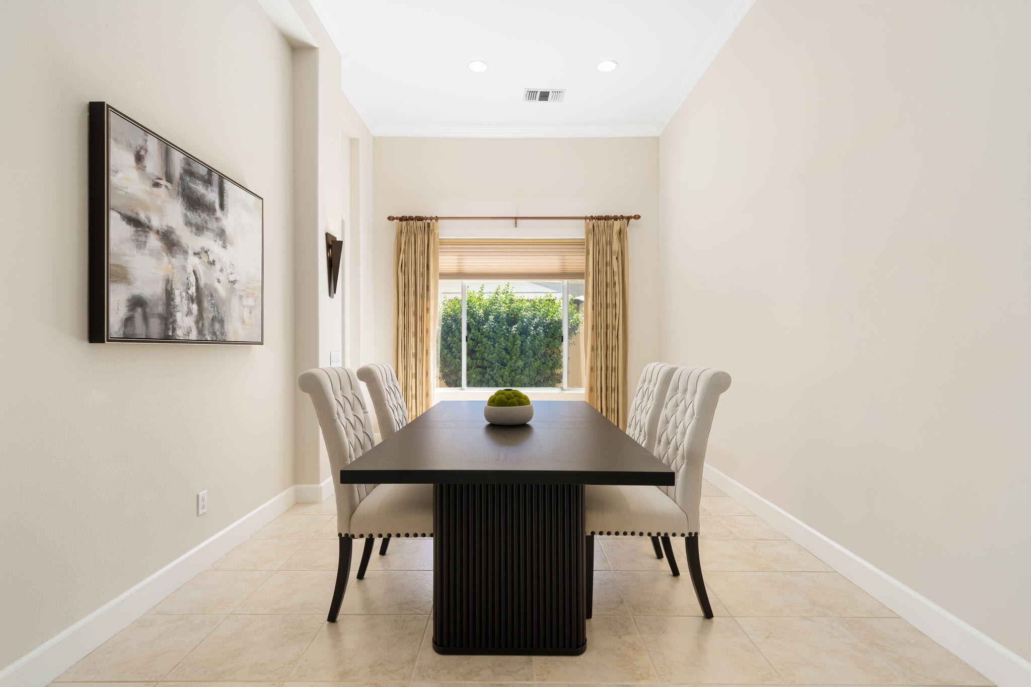142 Loch Lomond Road Rancho Mirage, CA 92270 - Photo 23 of 62 a dining room with furniture and window