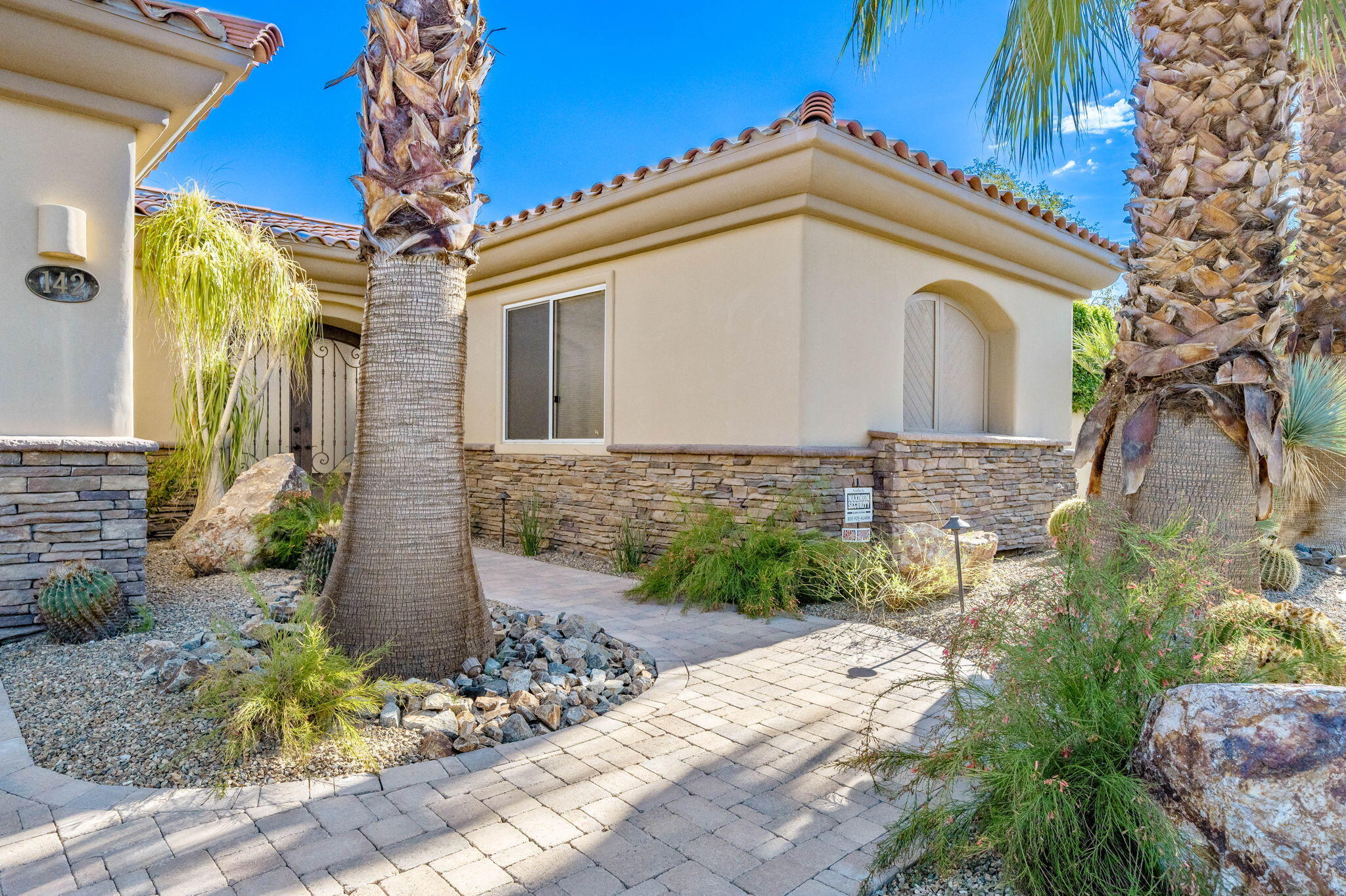 142 Loch Lomond Road Rancho Mirage, CA 92270 - Photo 7 of 62 a front view of a house