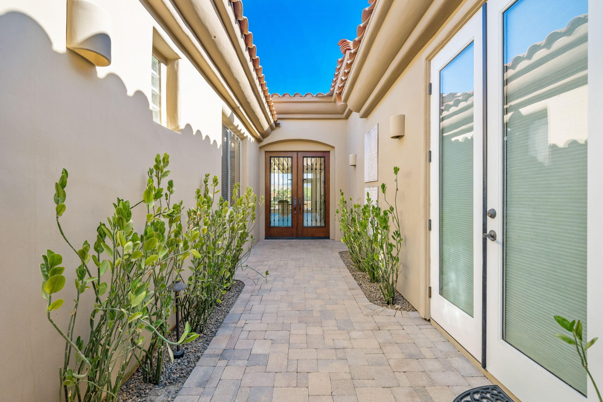 142 Loch Lomond Road Rancho Mirage, CA 92270 - Photo 9 of 62 a view of a bunch of flowers in front of a door