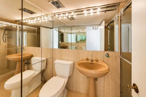 $1,350,000 | 1 East Schiller Street, Unit PHW, Chicago, IL 60610
