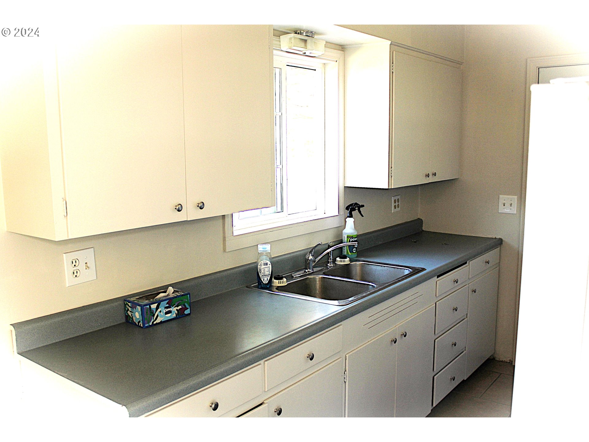136 Park Street Riddle, OR 97469 - Photo 8 of 17 a kitchen with a sink and cabinets