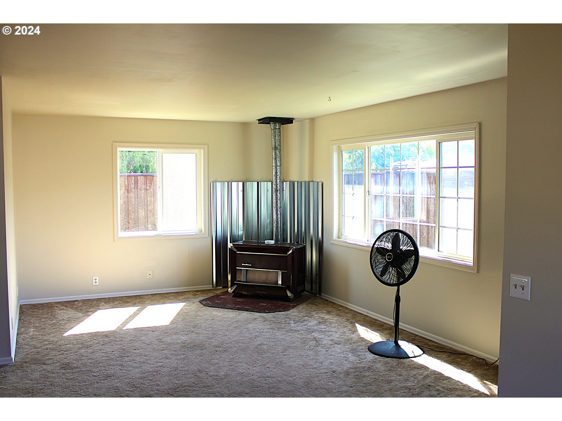 136 Park Street Riddle, OR 97469 - Photo 10 of 17 a living room with a couch