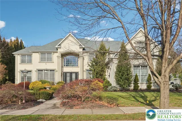 $895,000 | 25 Saddle Lane, Easton, PA 18045