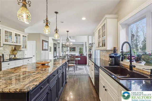 $895,000 | 25 Saddle Lane, Easton, PA 18045