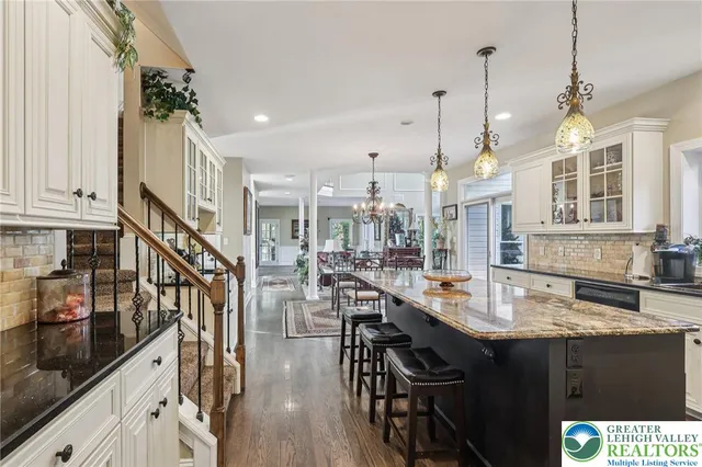 $895,000 | 25 Saddle Lane, Easton, PA 18045