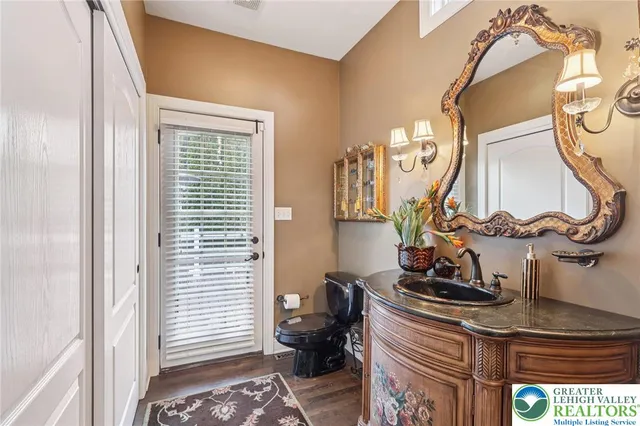 $895,000 | 25 Saddle Lane, Easton, PA 18045