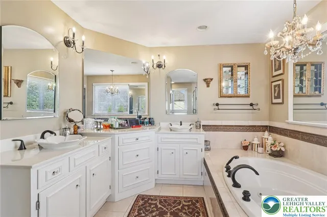 $895,000 | 25 Saddle Lane, Easton, PA 18045