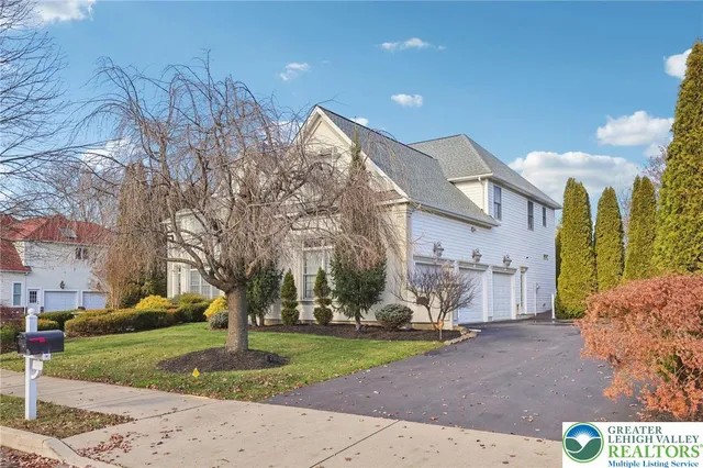 $895,000 | 25 Saddle Lane, Easton, PA 18045