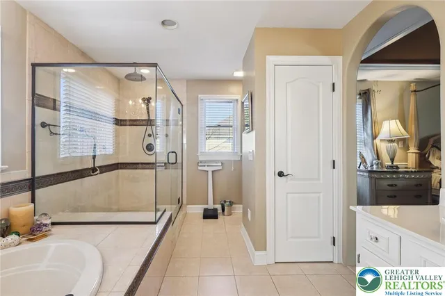 $895,000 | 25 Saddle Lane, Easton, PA 18045