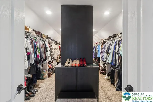 $895,000 | 25 Saddle Lane, Easton, PA 18045