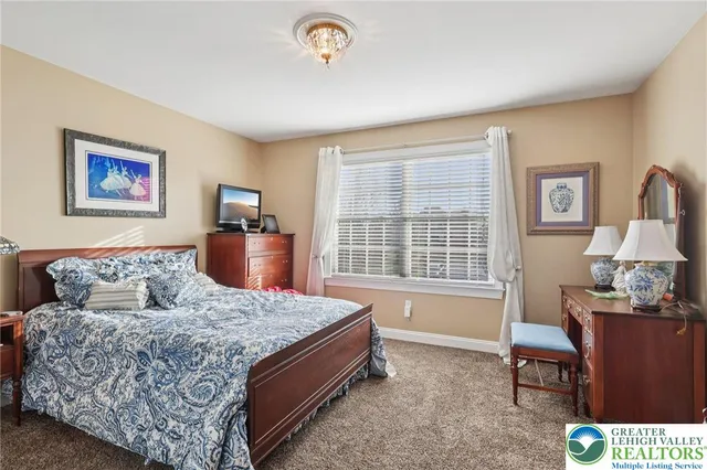 $895,000 | 25 Saddle Lane, Easton, PA 18045