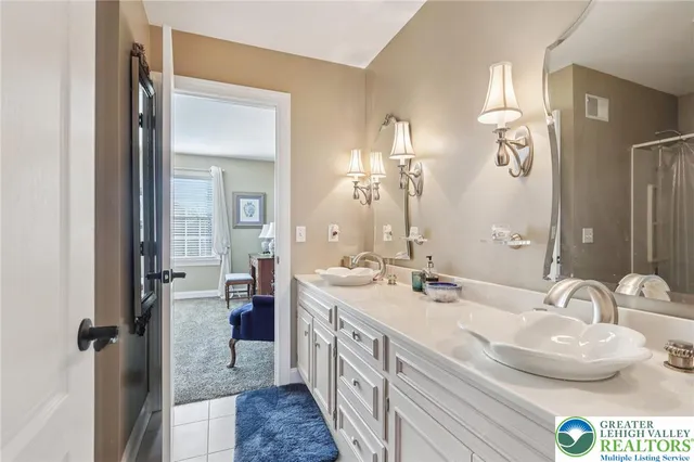 $895,000 | 25 Saddle Lane, Easton, PA 18045