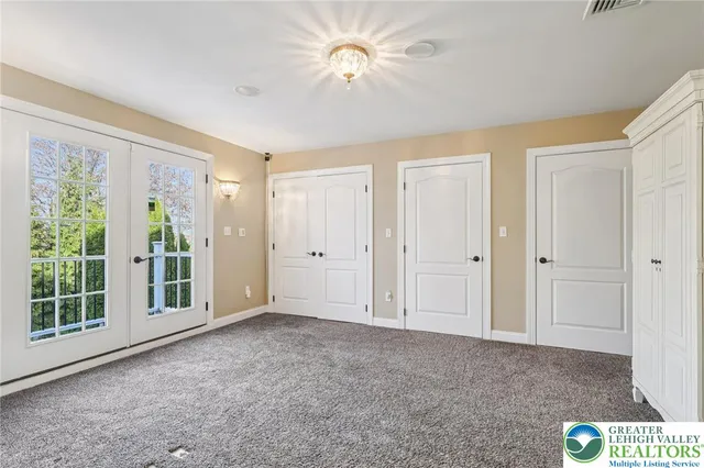 $895,000 | 25 Saddle Lane, Easton, PA 18045