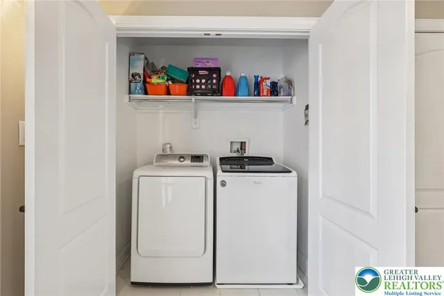 $895,000 | 25 Saddle Lane, Easton, PA 18045