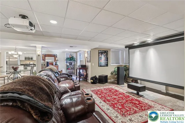 $895,000 | 25 Saddle Lane, Easton, PA 18045