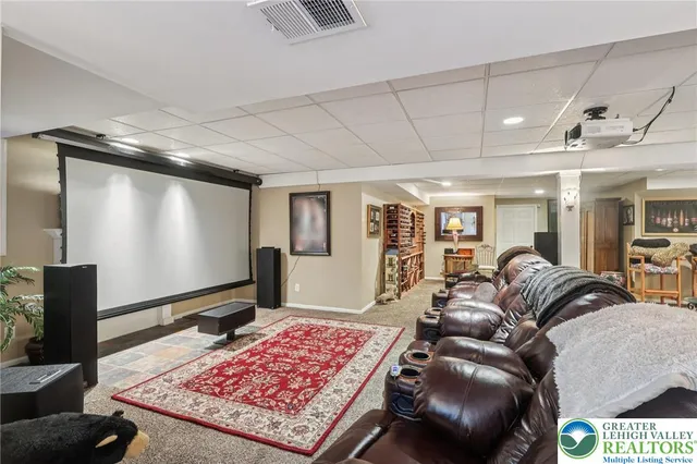 $895,000 | 25 Saddle Lane, Easton, PA 18045