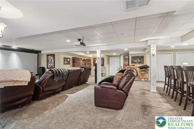 $895,000 | 25 Saddle Lane, Easton, PA 18045