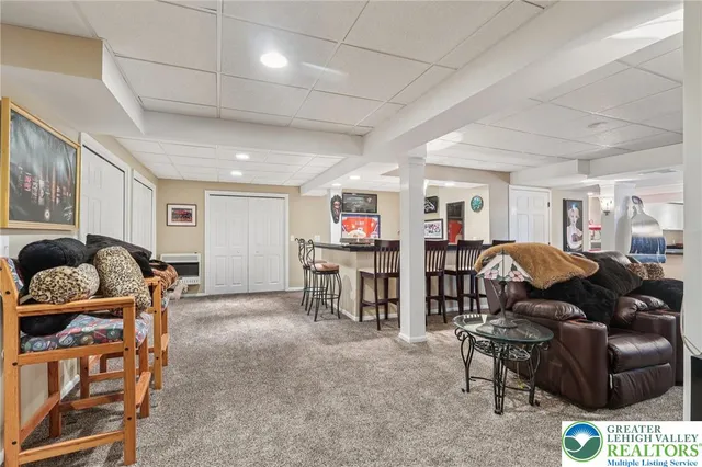 $895,000 | 25 Saddle Lane, Easton, PA 18045