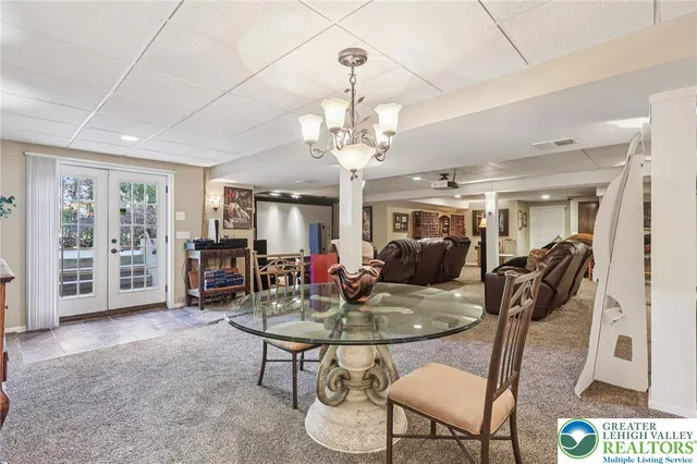 $895,000 | 25 Saddle Lane, Easton, PA 18045