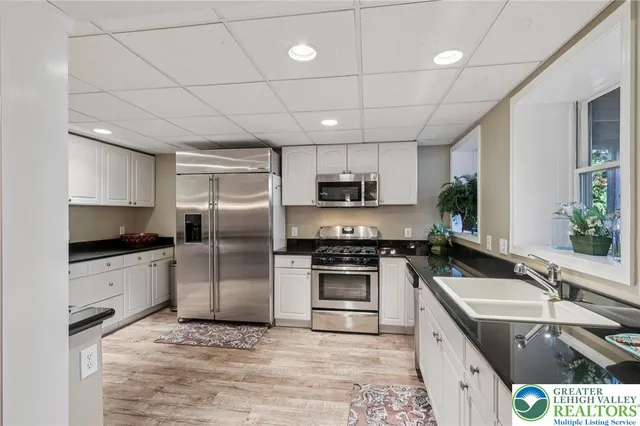 $895,000 | 25 Saddle Lane, Easton, PA 18045