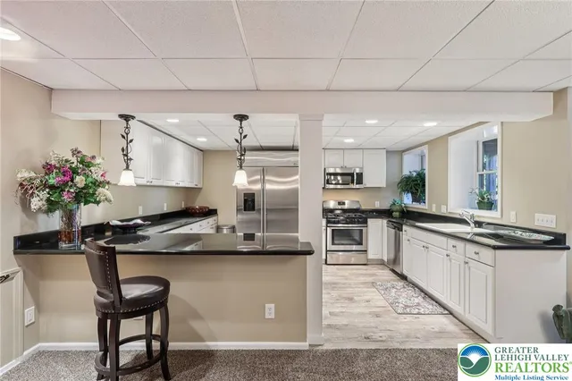 $895,000 | 25 Saddle Lane, Easton, PA 18045