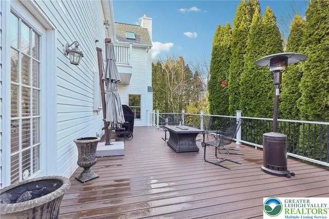 $895,000 | 25 Saddle Lane, Easton, PA 18045